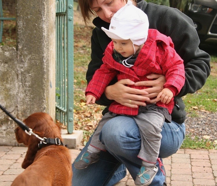 Baby met puppy